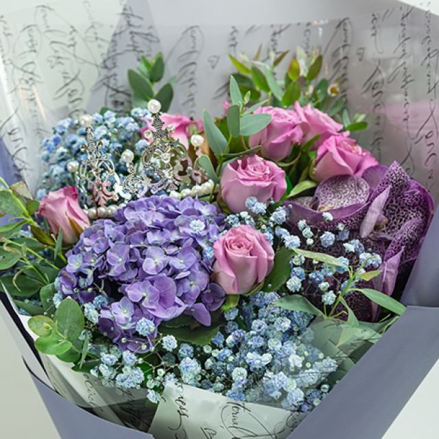 台北市花店 紫玫瑰滿天星花束