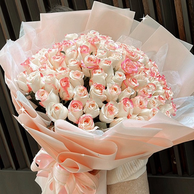 浪漫速成 99朵草莓牛奶玫瑰花束