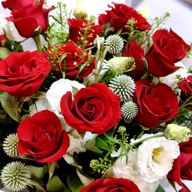 穿越時光 愛的永恆  紅玫瑰花束