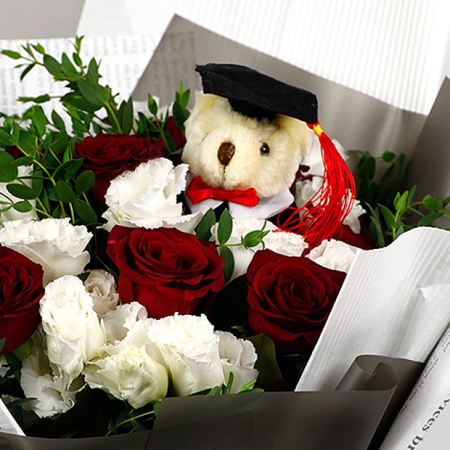 畢業禮物 矚目焦點小熊玫瑰花束