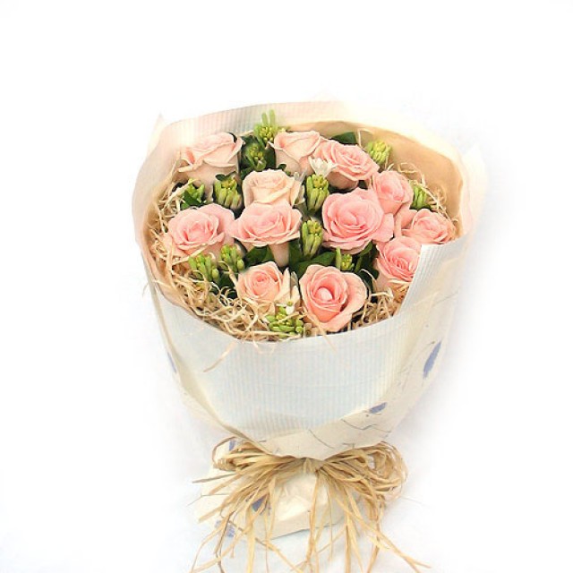 生日花禮 11朵維瓦帝玫瑰花束 給她最浪漫的生日 玫瑰花束 玫瑰花 浪漫生日 祝你生日快樂 生日禮 生日慶祝 玫瑰 維瓦帝玫瑰 