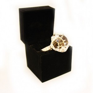 婚禮用品推薦 求婚 8cm鑽石戒指
